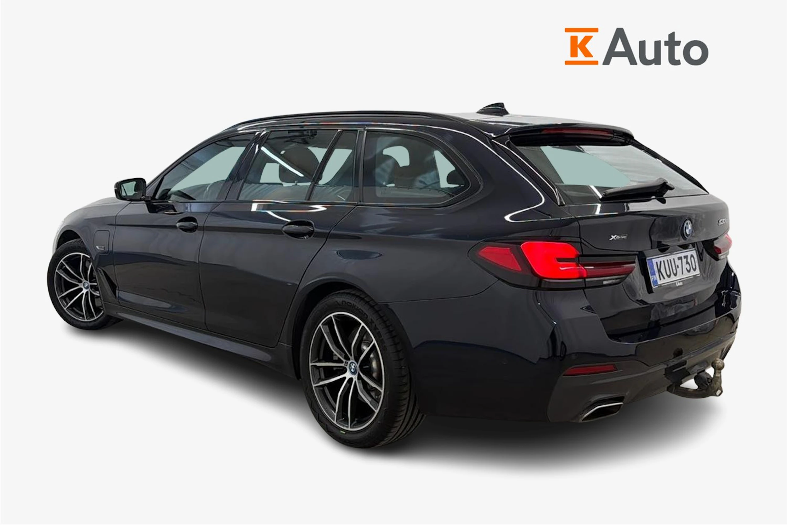 musta BMW 530 2023 kuva 2.