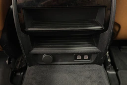 musta BMW 530 2023 kuva 16.