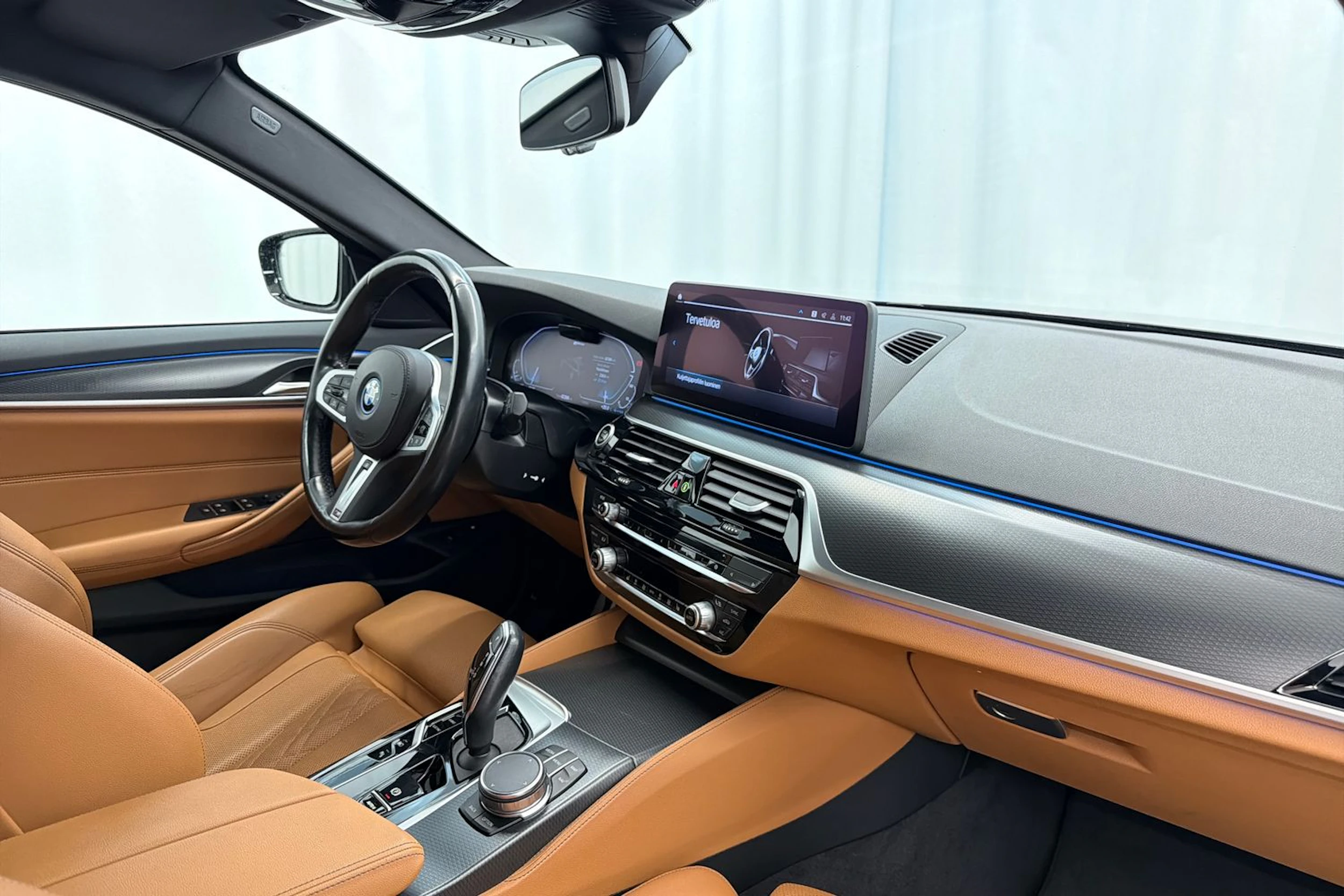 musta BMW 530 2023 kuva 35.
