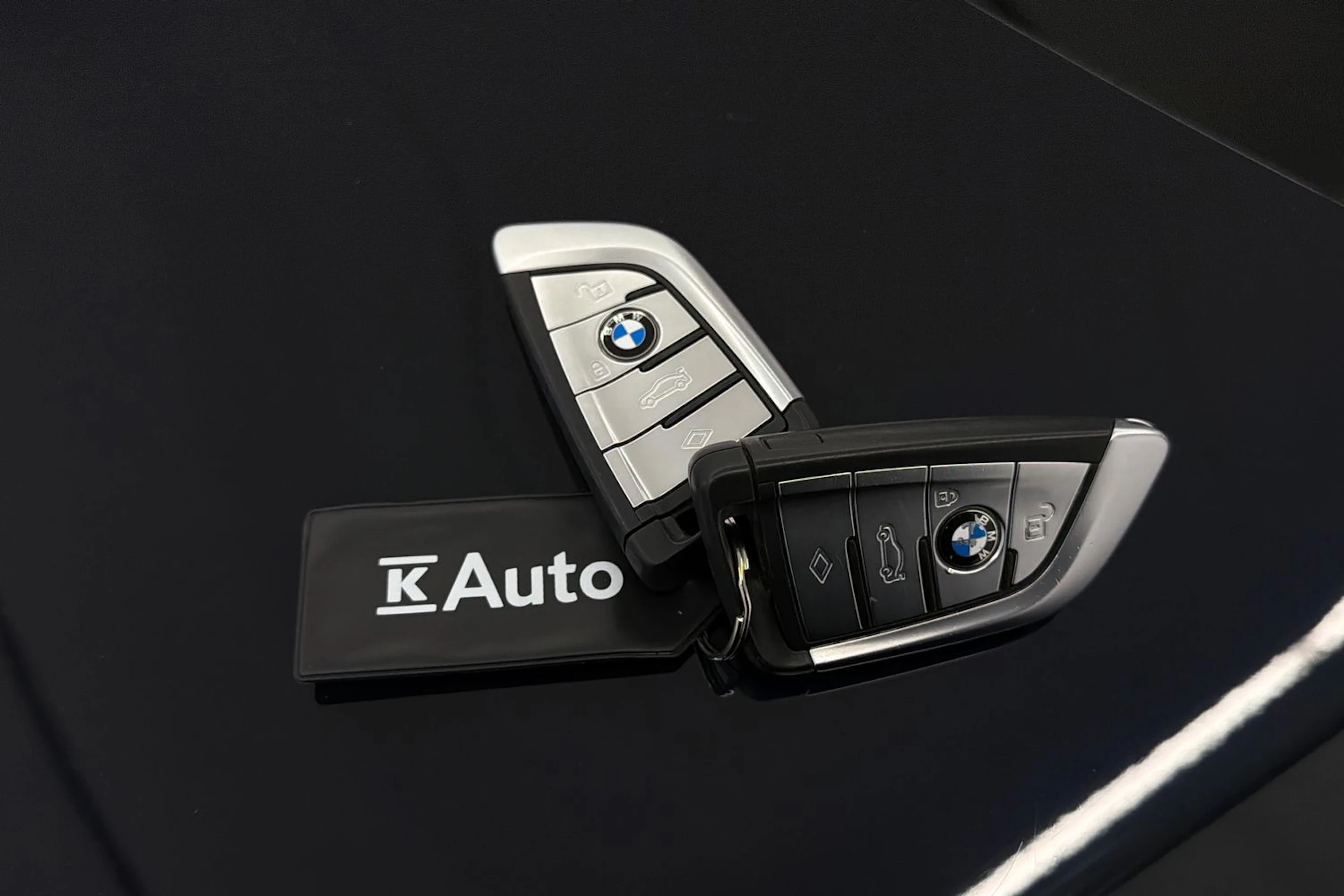 musta BMW 530 2023 kuva 36.