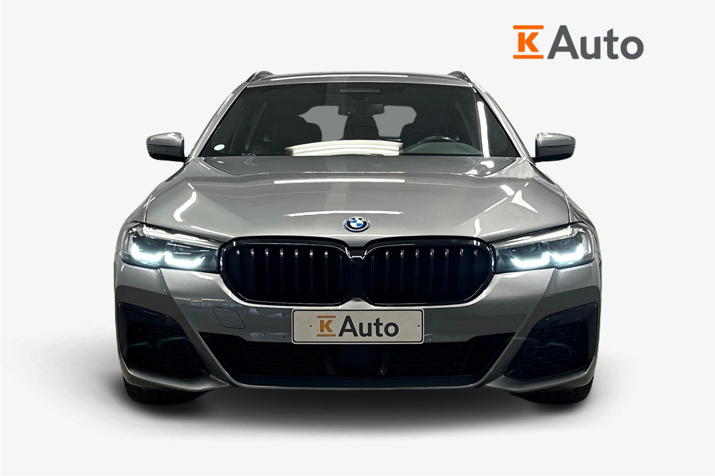 harmaa BMW 530 2023 kuva 4.