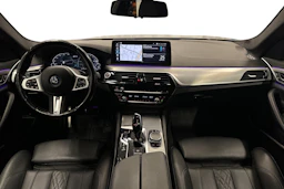 harmaa BMW 530 2023 kuva 7.