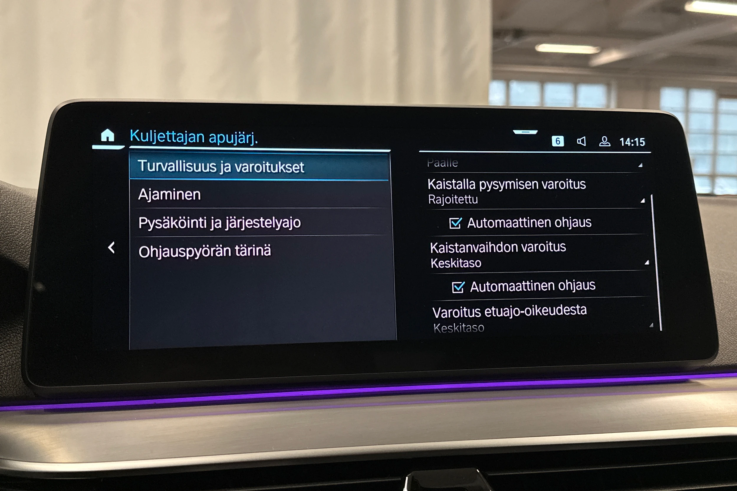 harmaa BMW 530 2023 kuva 22.