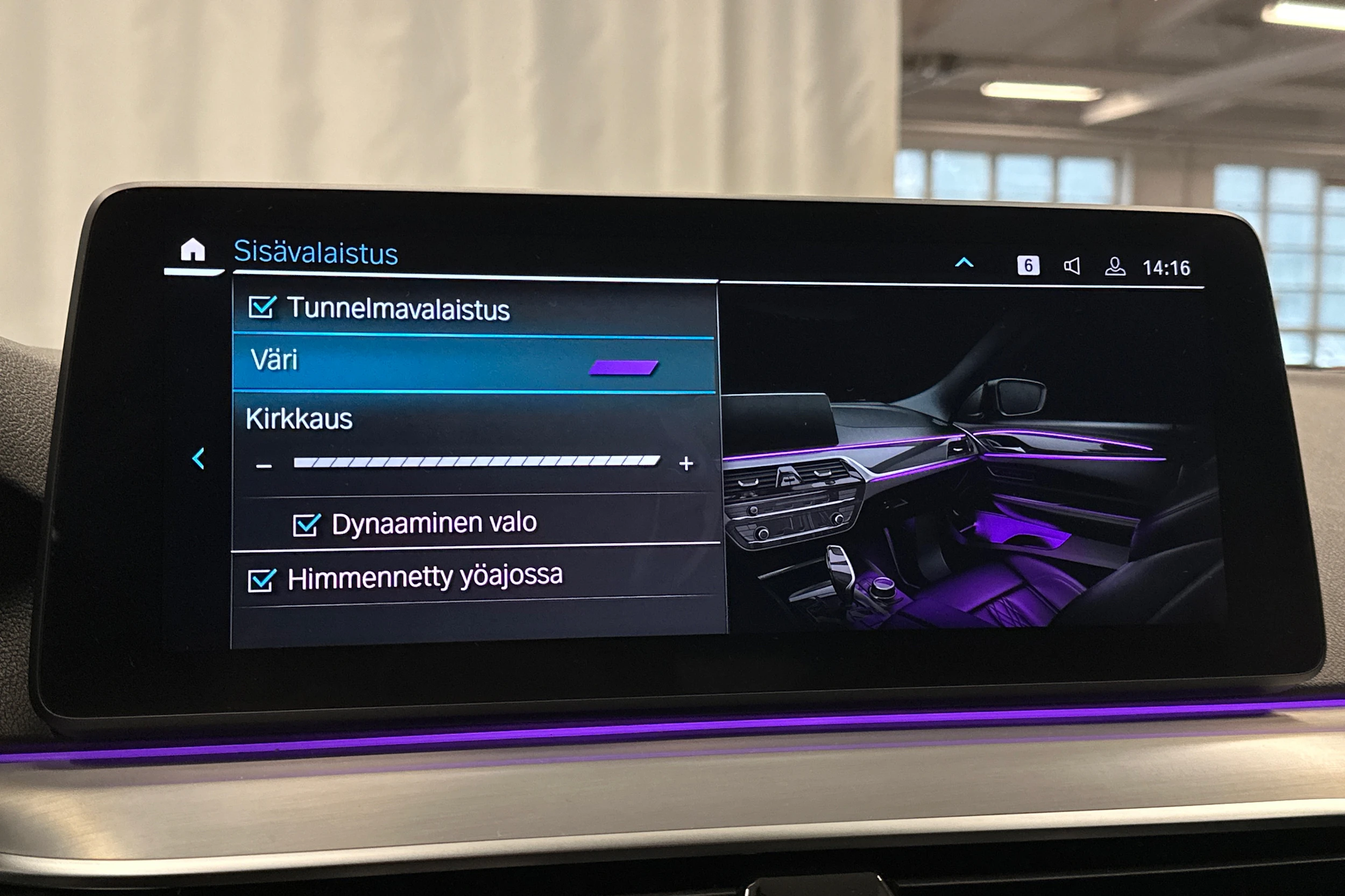 harmaa BMW 530 2023 kuva 24.