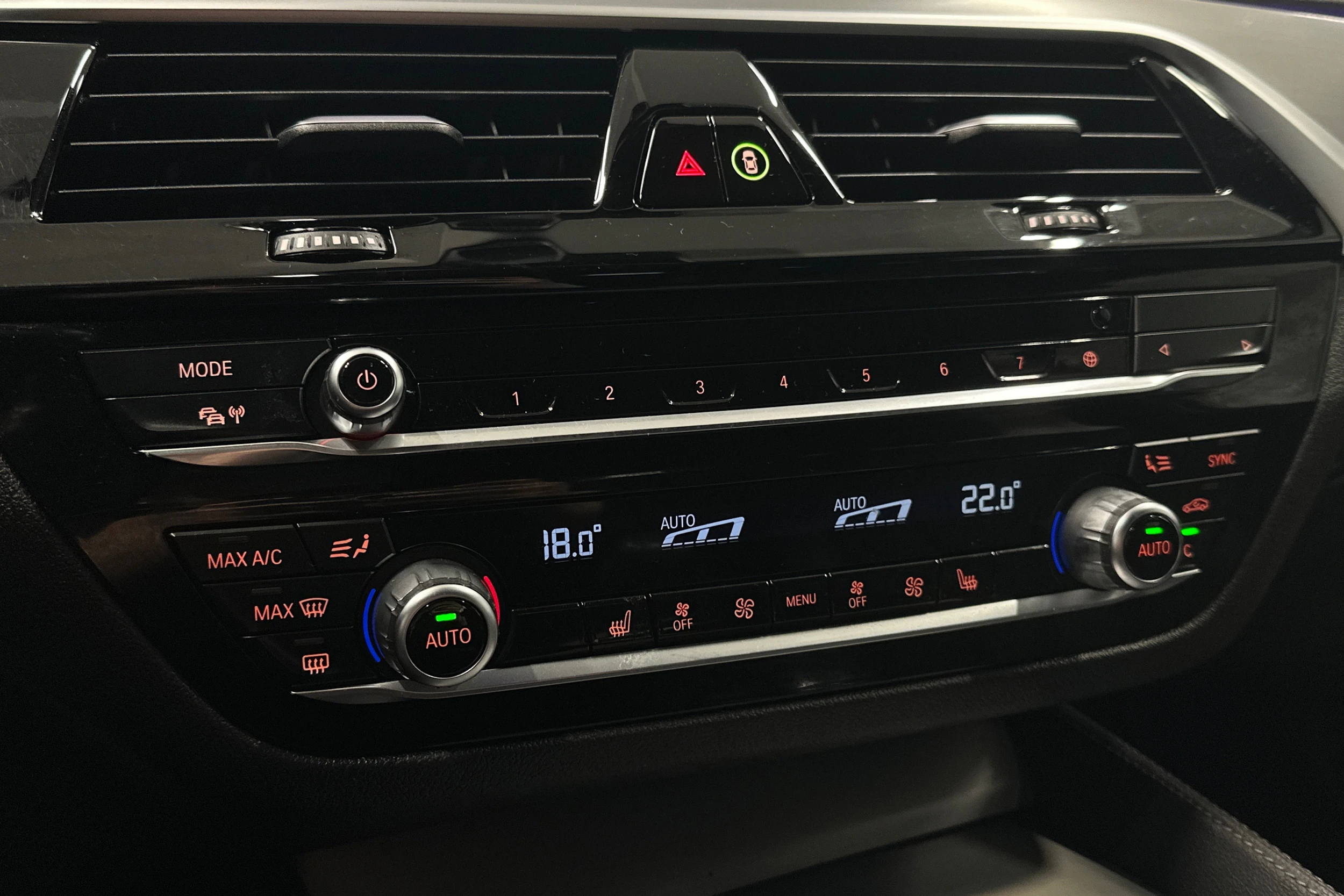harmaa BMW 530 2023 kuva 27.
