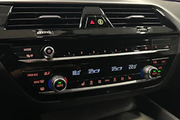 harmaa BMW 530 2023 kuva 27.