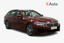 punainen BMW 530 2023 kuva 1.