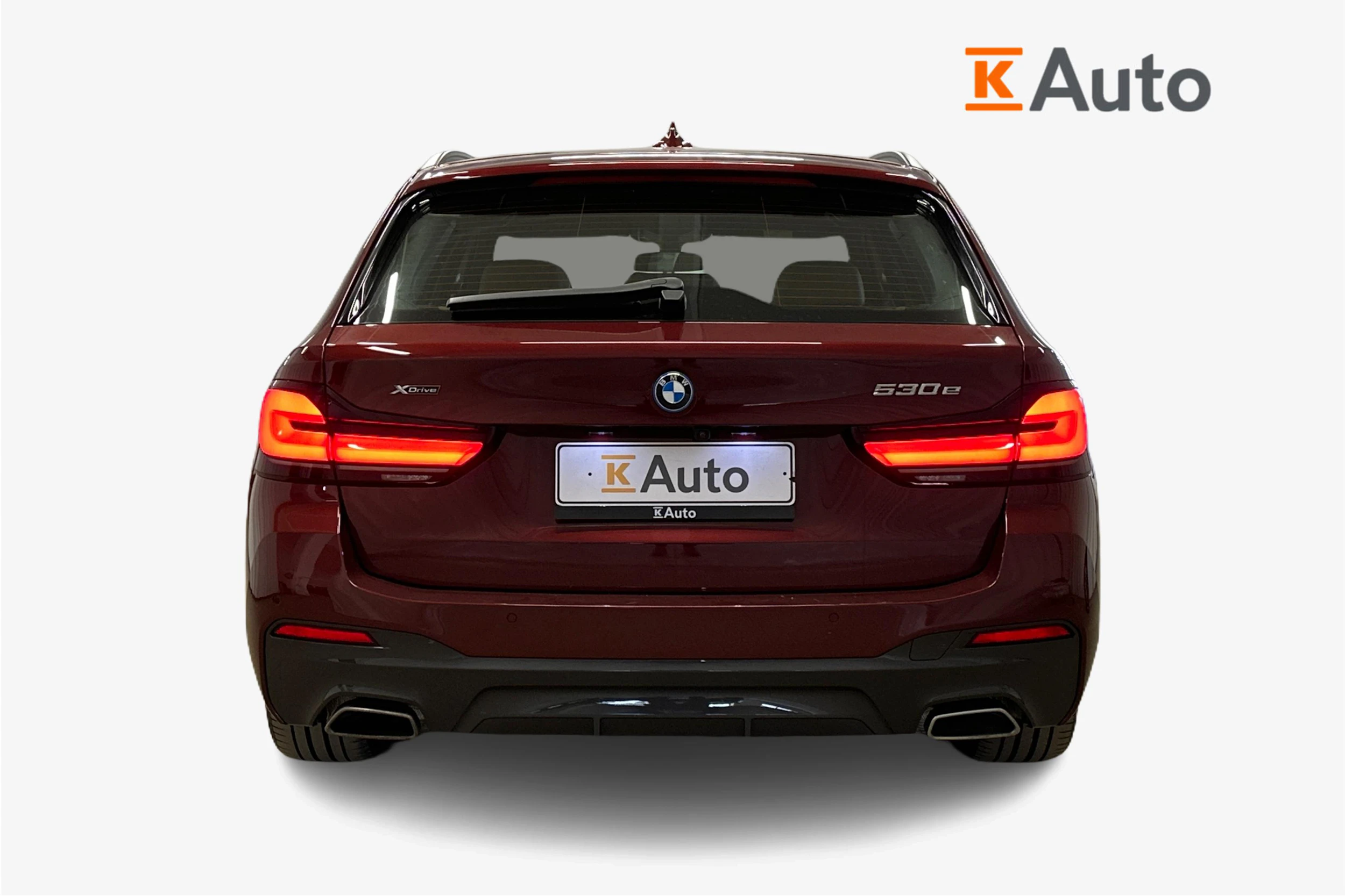 punainen BMW 530 2023 kuva 3.