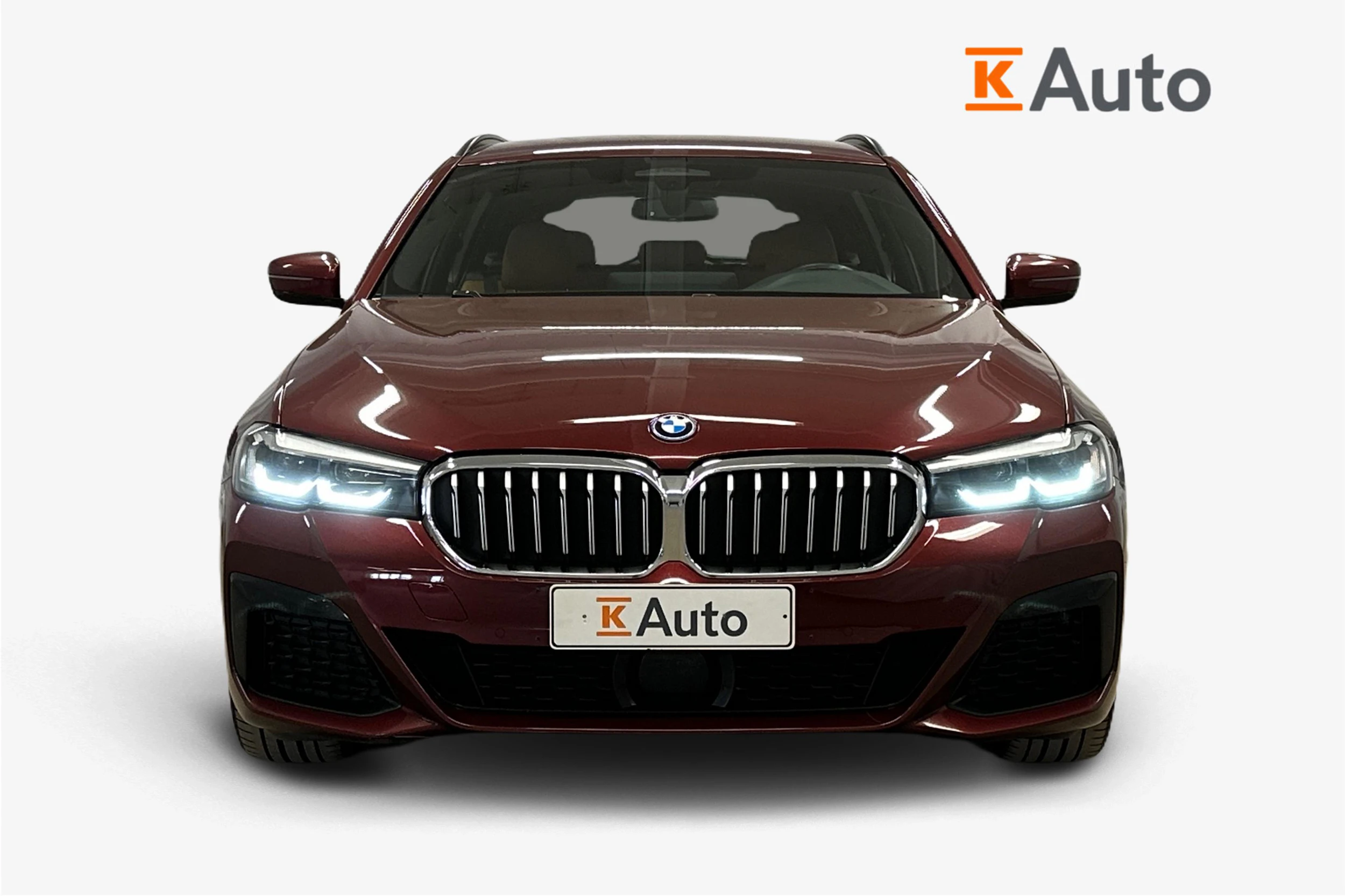 punainen BMW 530 2023 kuva 4.