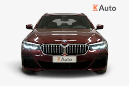 punainen BMW 530 2023 kuva 4.