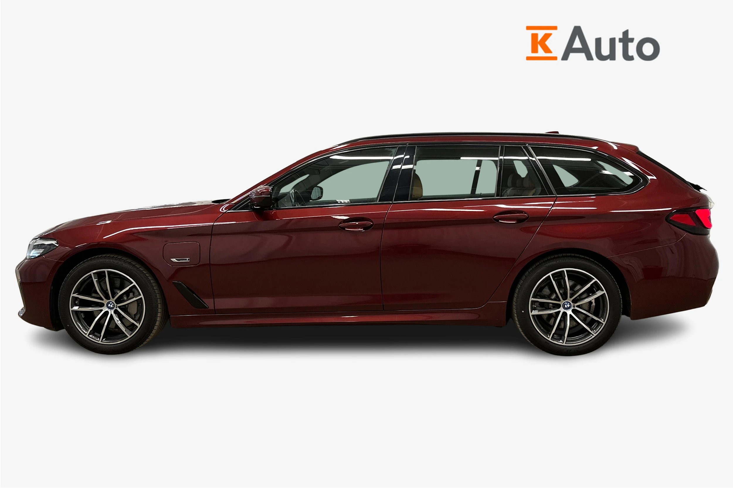 punainen BMW 530 2023 kuva 5.