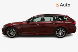 punainen BMW 530 2023 kuva 5.