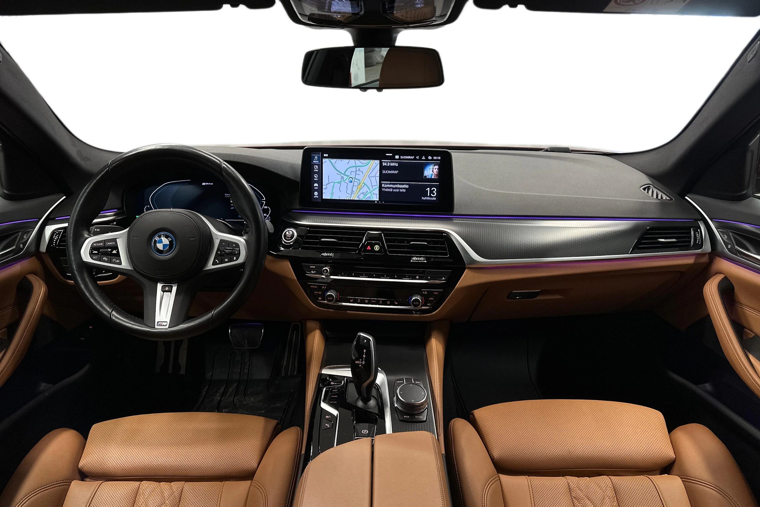 punainen BMW 530 2023 kuva 7.