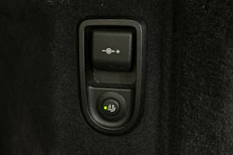 punainen BMW 530 2023 kuva 13.