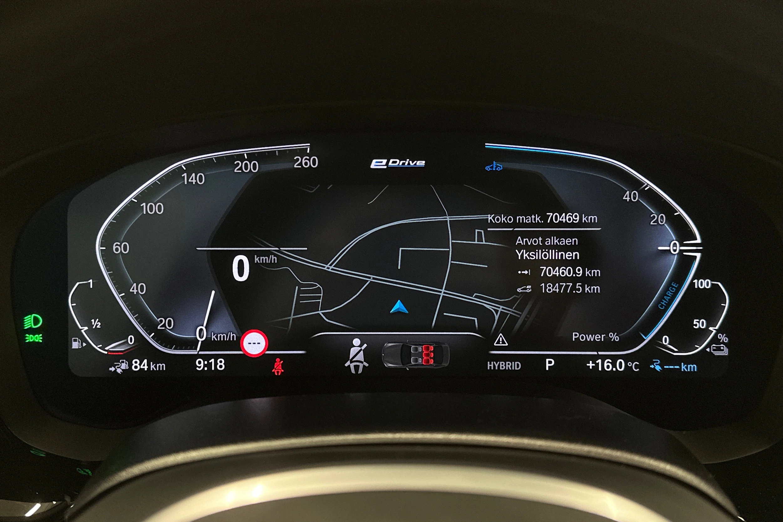 punainen BMW 530 2023 kuva 19.