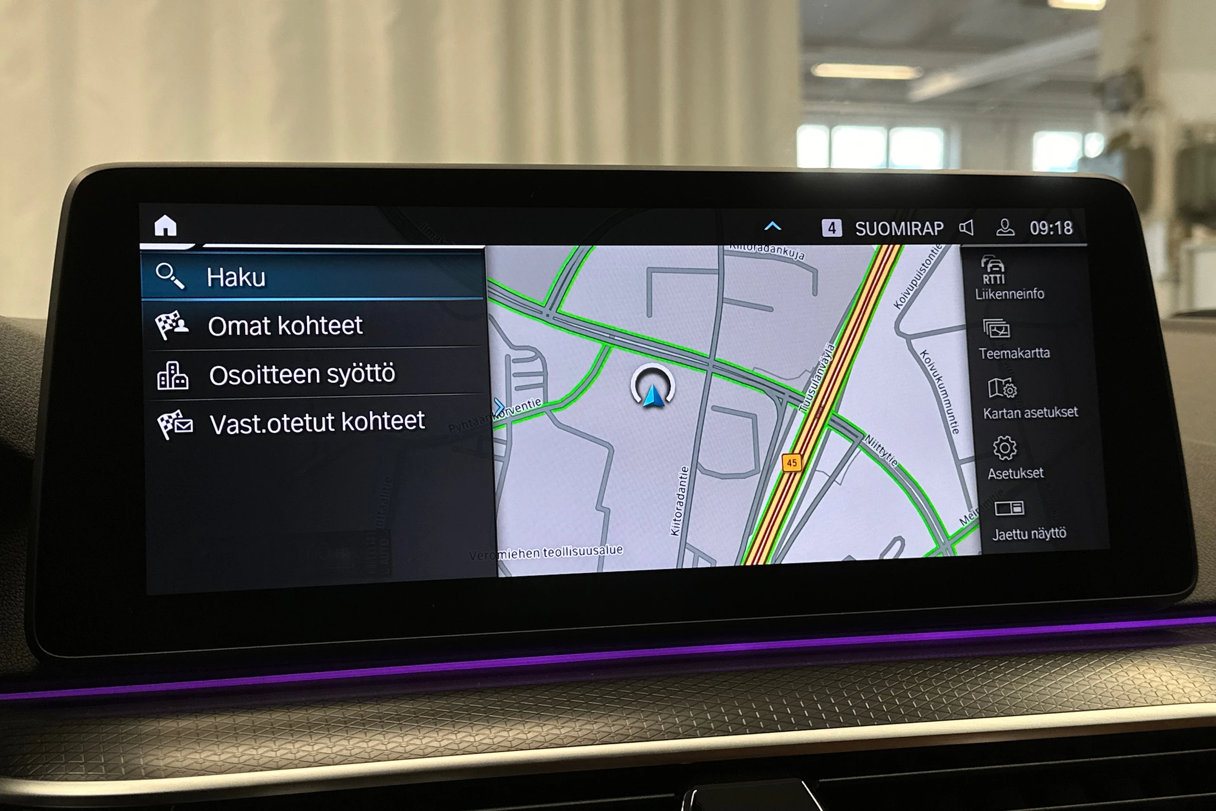 punainen BMW 530 2023 kuva 20.