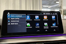 punainen BMW 530 2023 kuva 21.