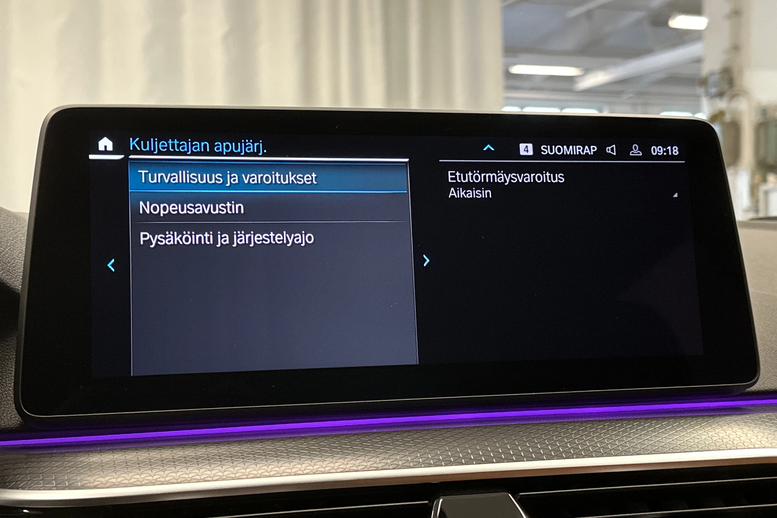 punainen BMW 530 2023 kuva 22.