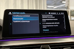 punainen BMW 530 2023 kuva 23.