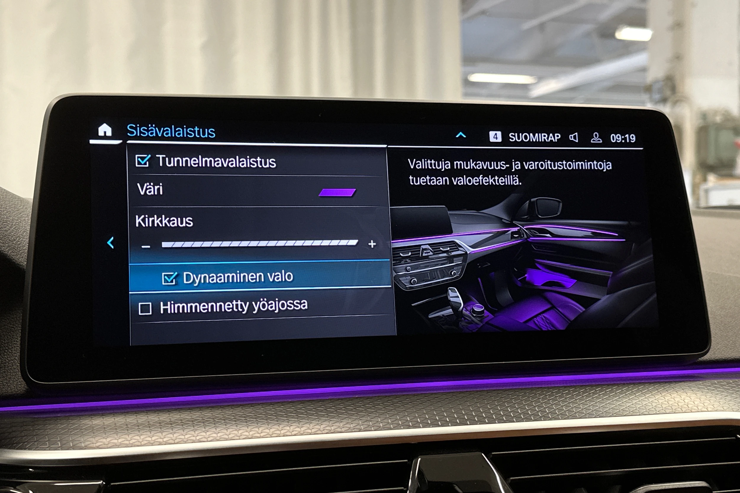 punainen BMW 530 2023 kuva 25.