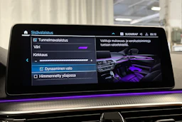 punainen BMW 530 2023 kuva 25.