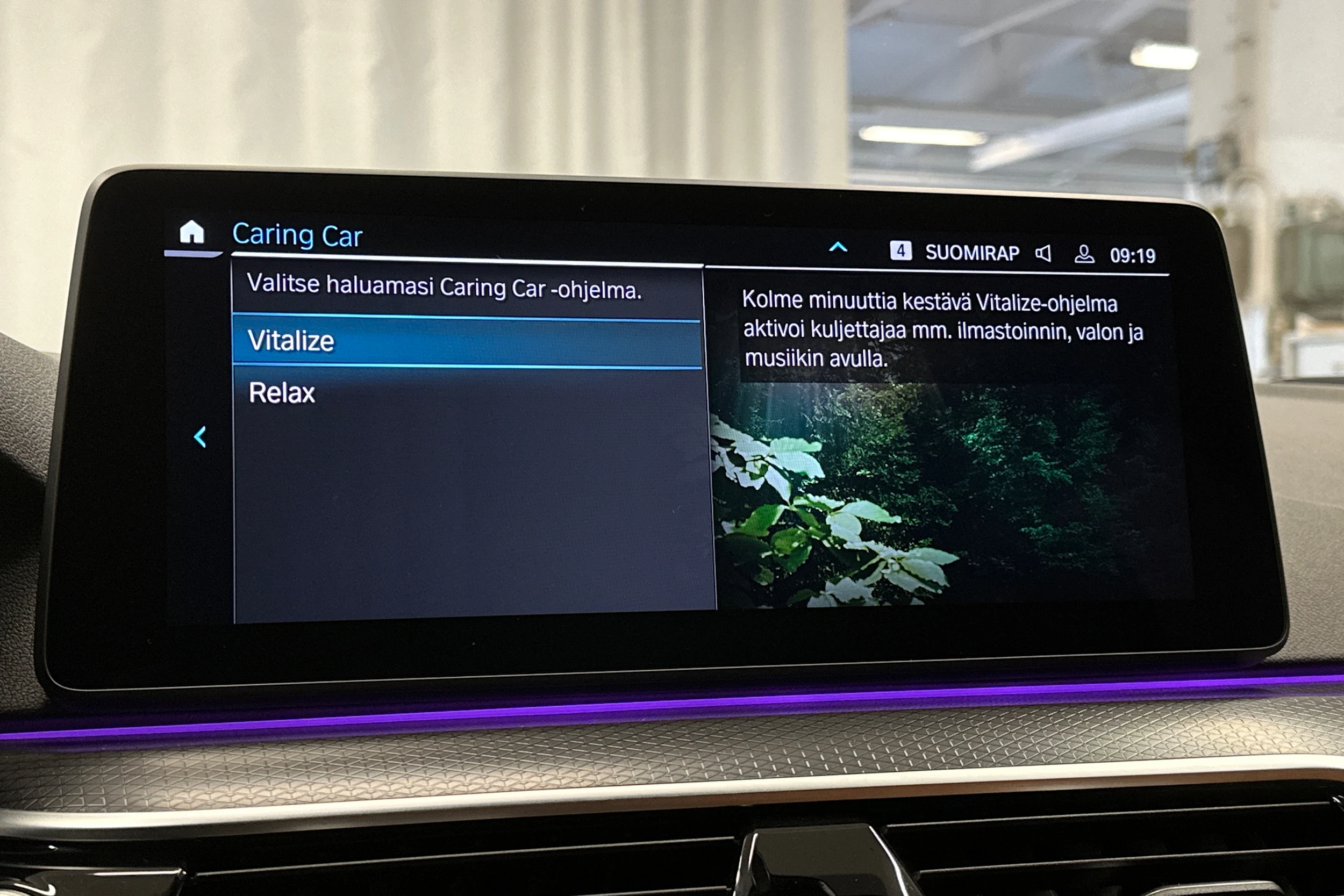 punainen BMW 530 2023 kuva 27.