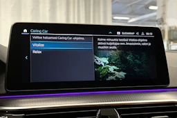 punainen BMW 530 2023 kuva 27.