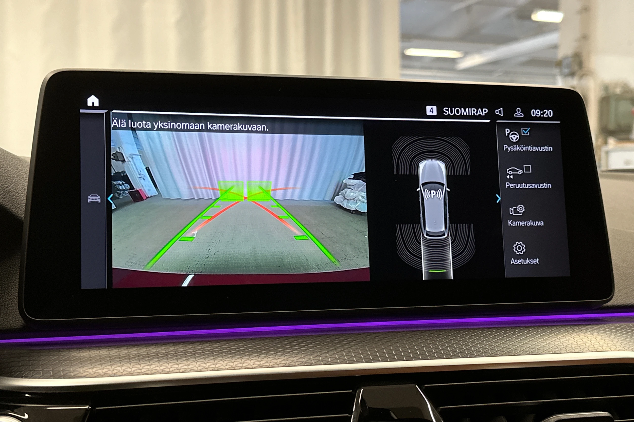 punainen BMW 530 2023 kuva 28.