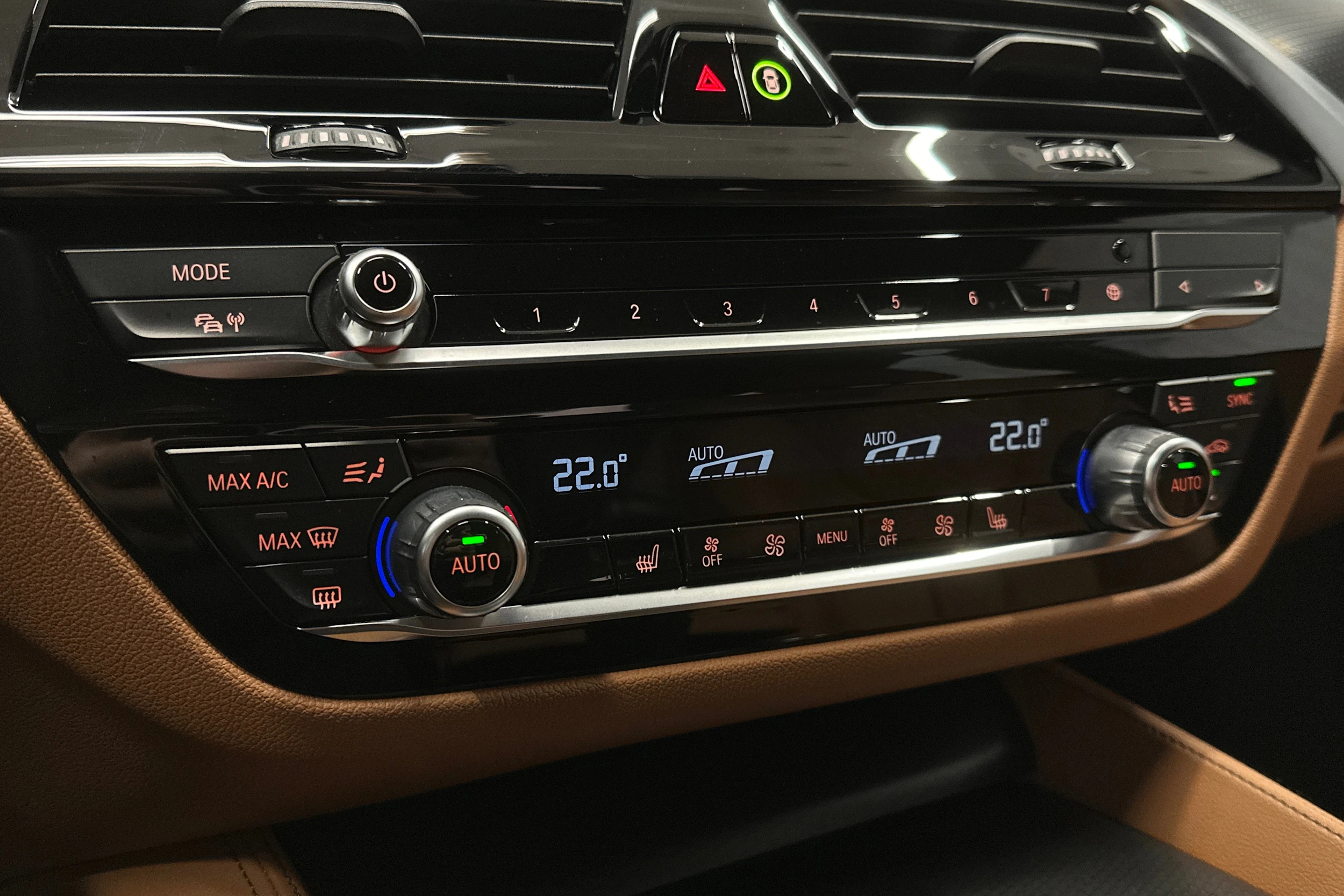 punainen BMW 530 2023 kuva 29.