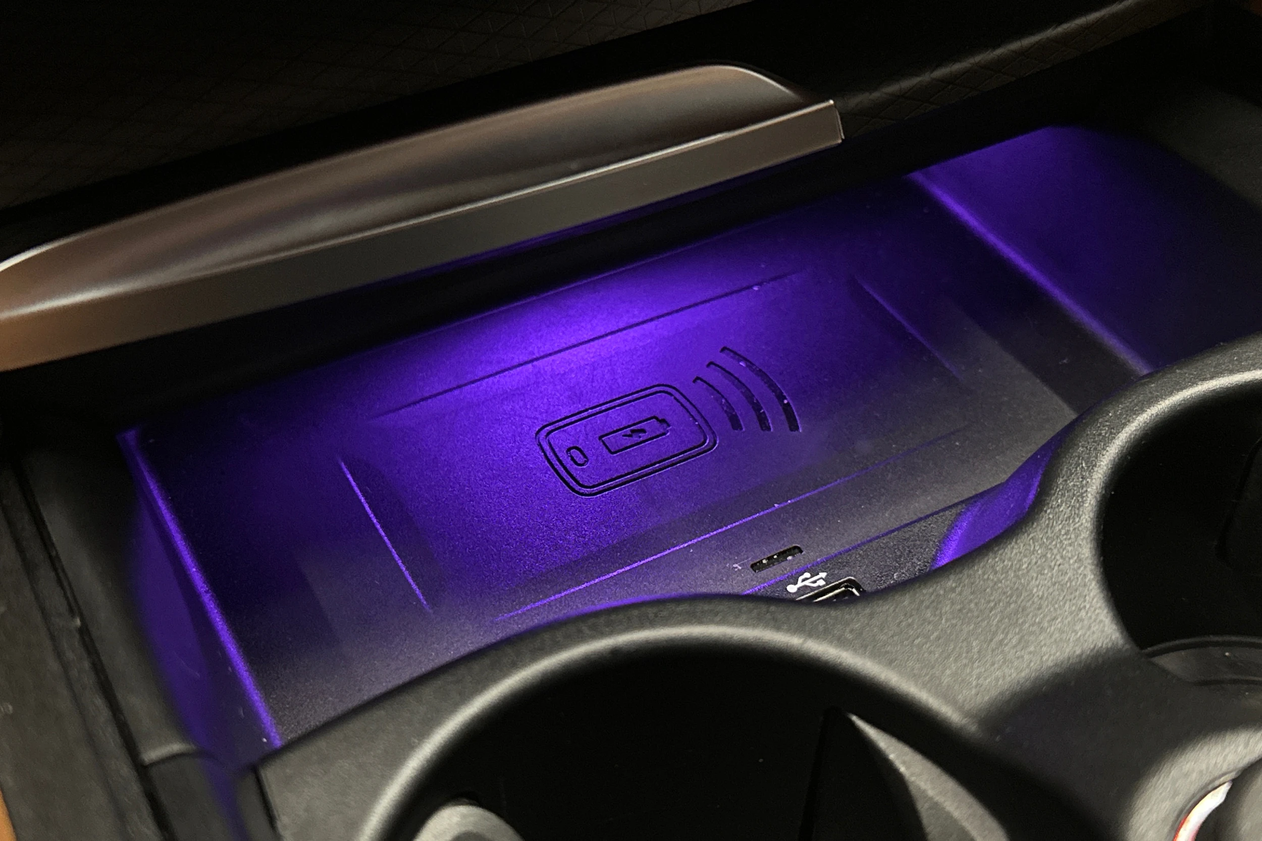 punainen BMW 530 2023 kuva 30.