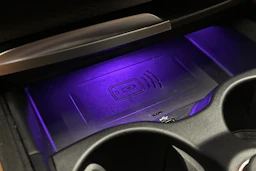 punainen BMW 530 2023 kuva 30.