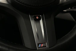 sininen BMW 530 2023 kuva 22.