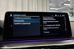 sininen BMW 530 2023 kuva 26.