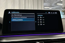 sininen BMW 530 2023 kuva 28.