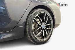 musta BMW 530 2023 kuva 12.