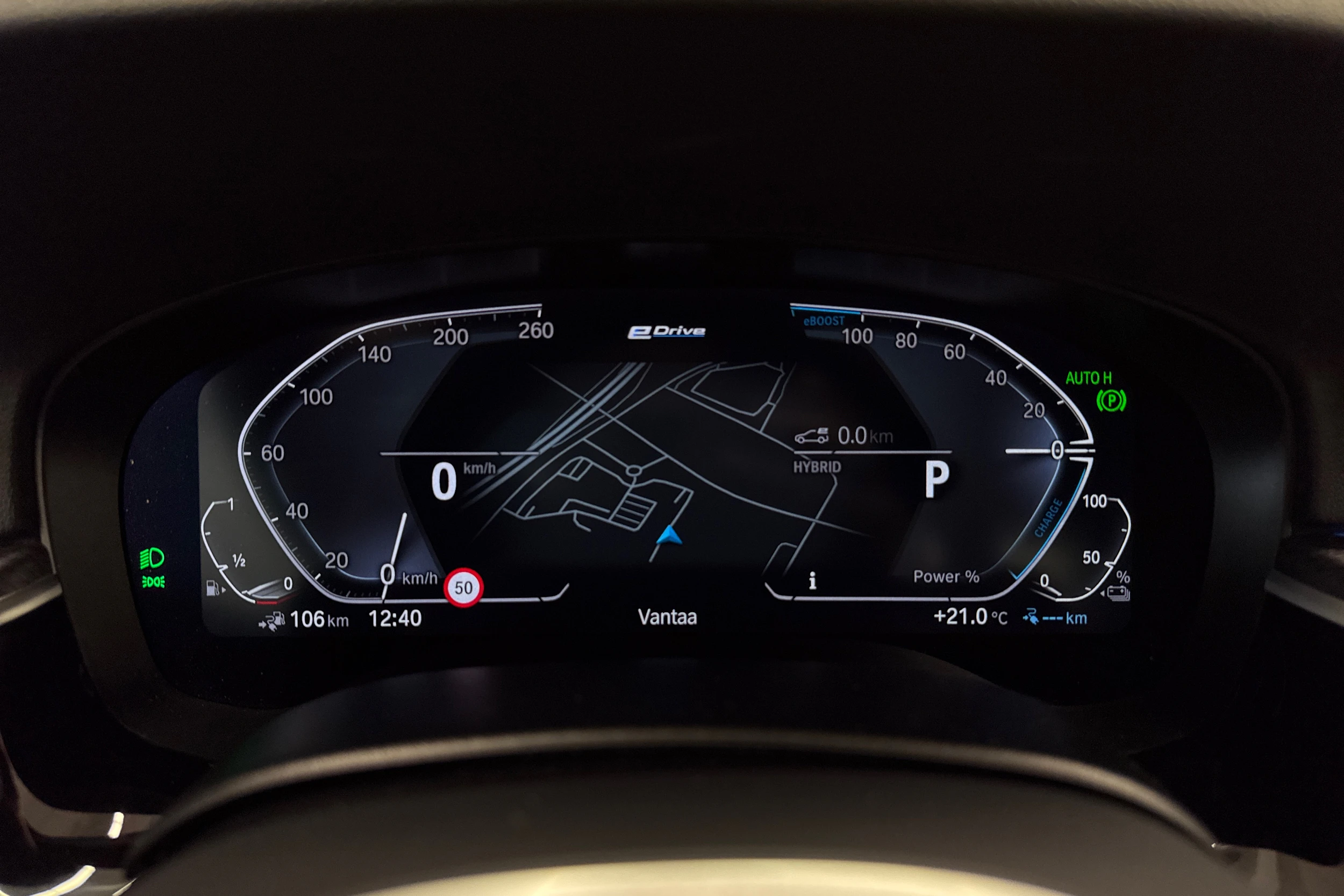 musta BMW 530 2023 kuva 20.