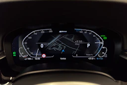 musta BMW 530 2023 kuva 20.