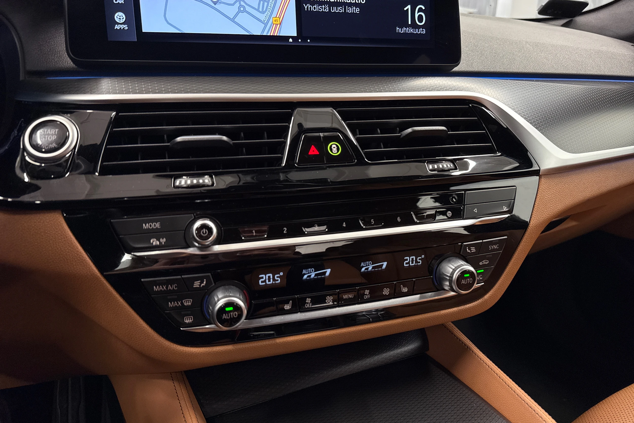 musta BMW 530 2023 kuva 23.