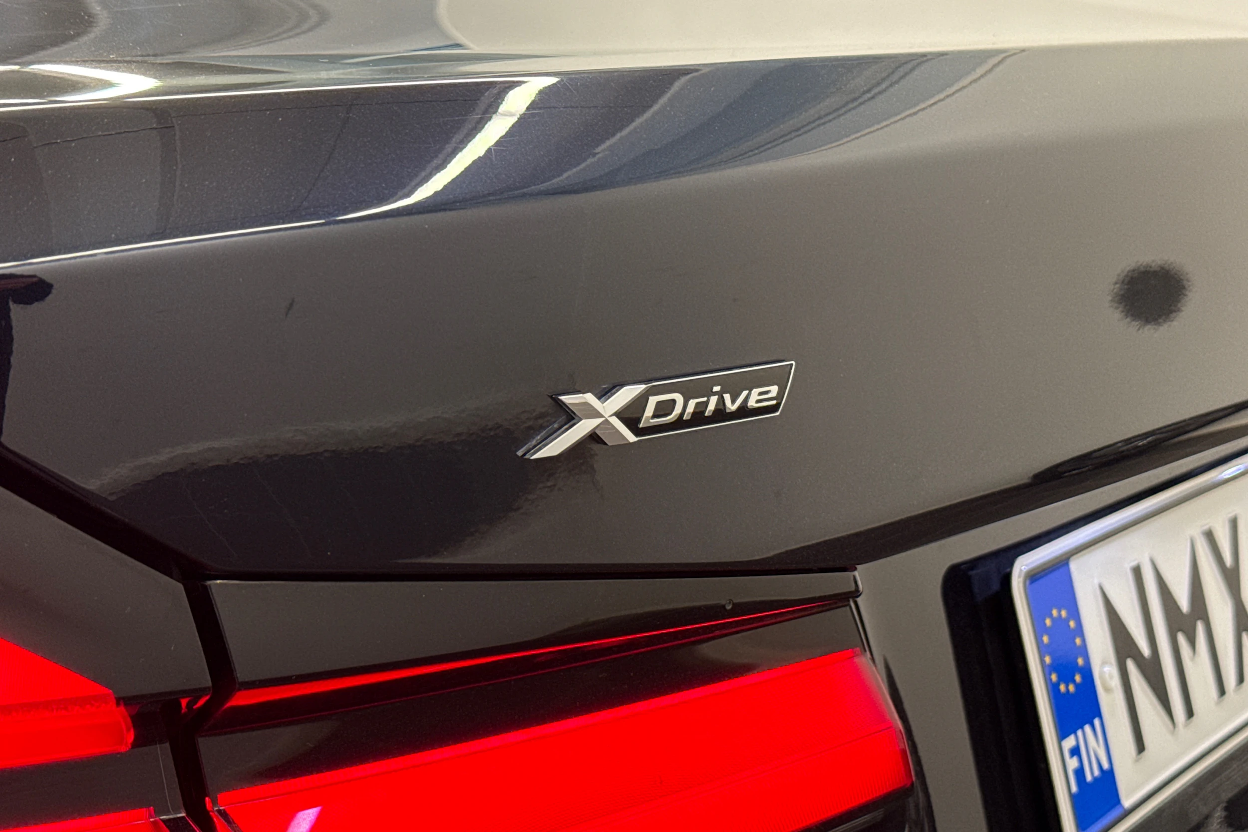 musta BMW 530 2023 kuva 32.