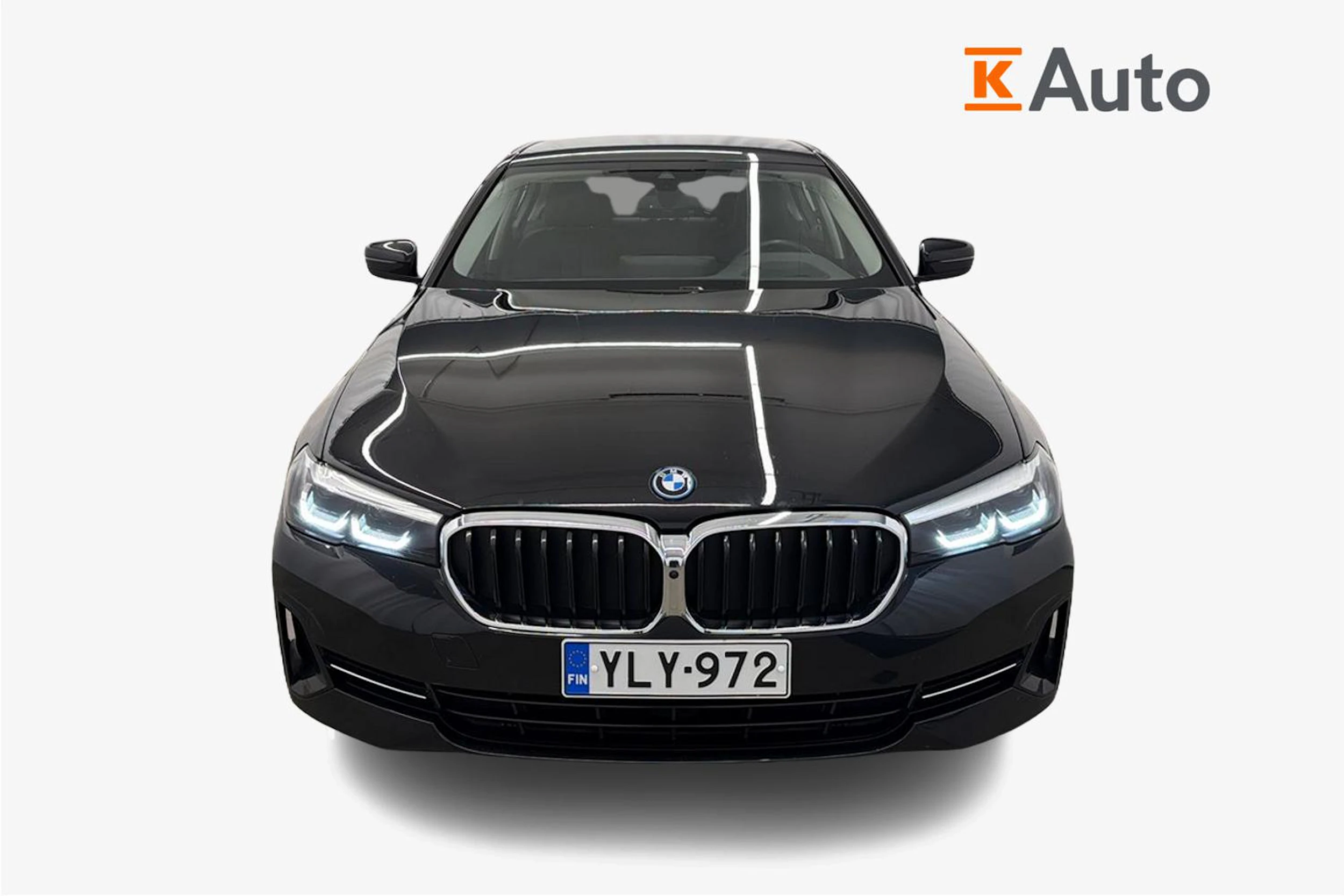 musta BMW 530 2023 kuva 4.