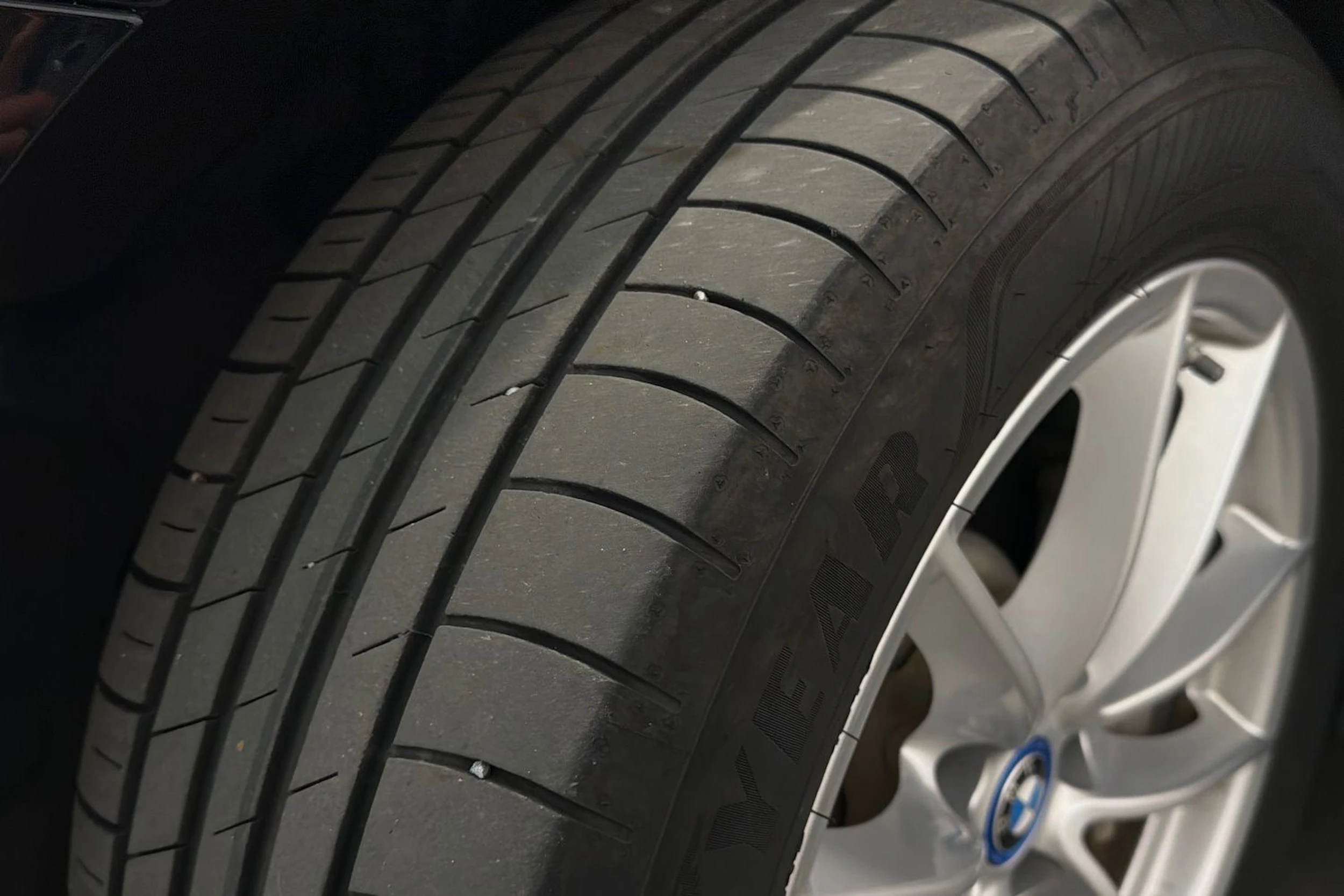 musta BMW 530 2023 kuva 10.