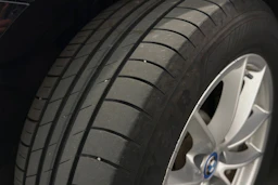 musta BMW 530 2023 kuva 10.