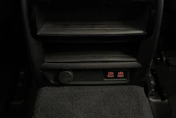 musta BMW 530 2023 kuva 13.