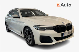valkoinen BMW 530 2023 kuva 1.