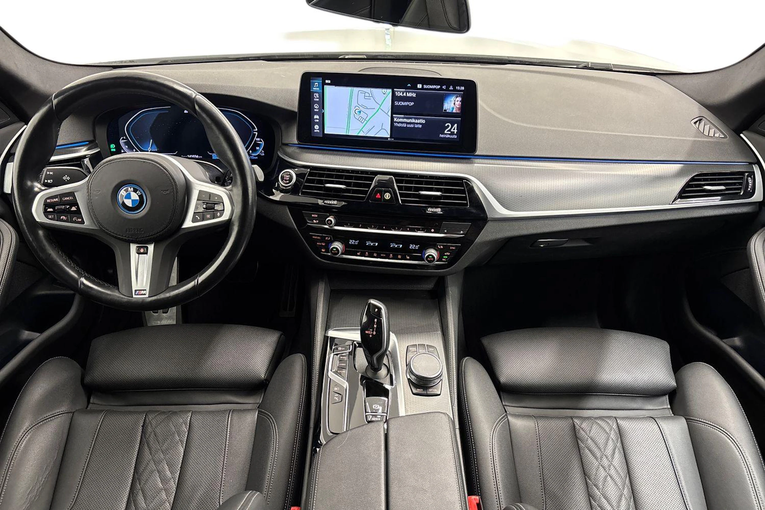 valkoinen BMW 530 2023 kuva 7.