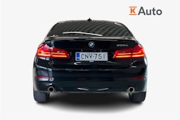 Musta BMW 530e iPerformance 2020 kuva 3.