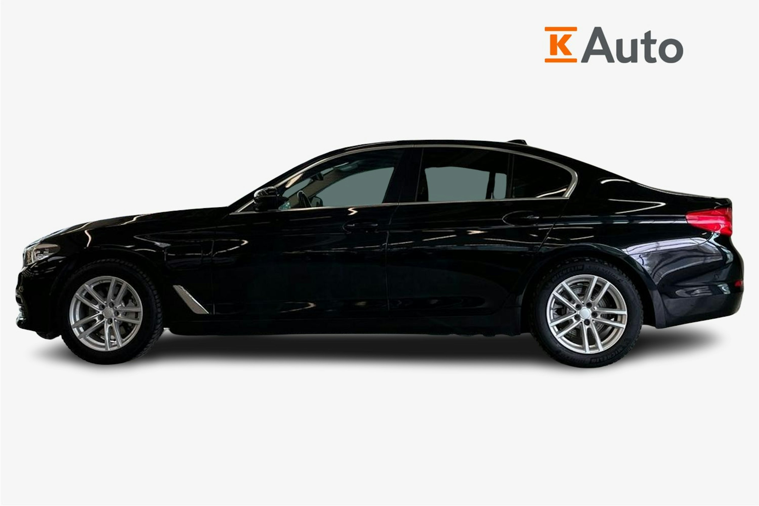Musta BMW 530e iPerformance 2020 kuva 6.