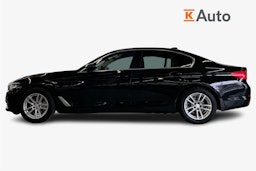 Musta BMW 530e iPerformance 2020 kuva 6.