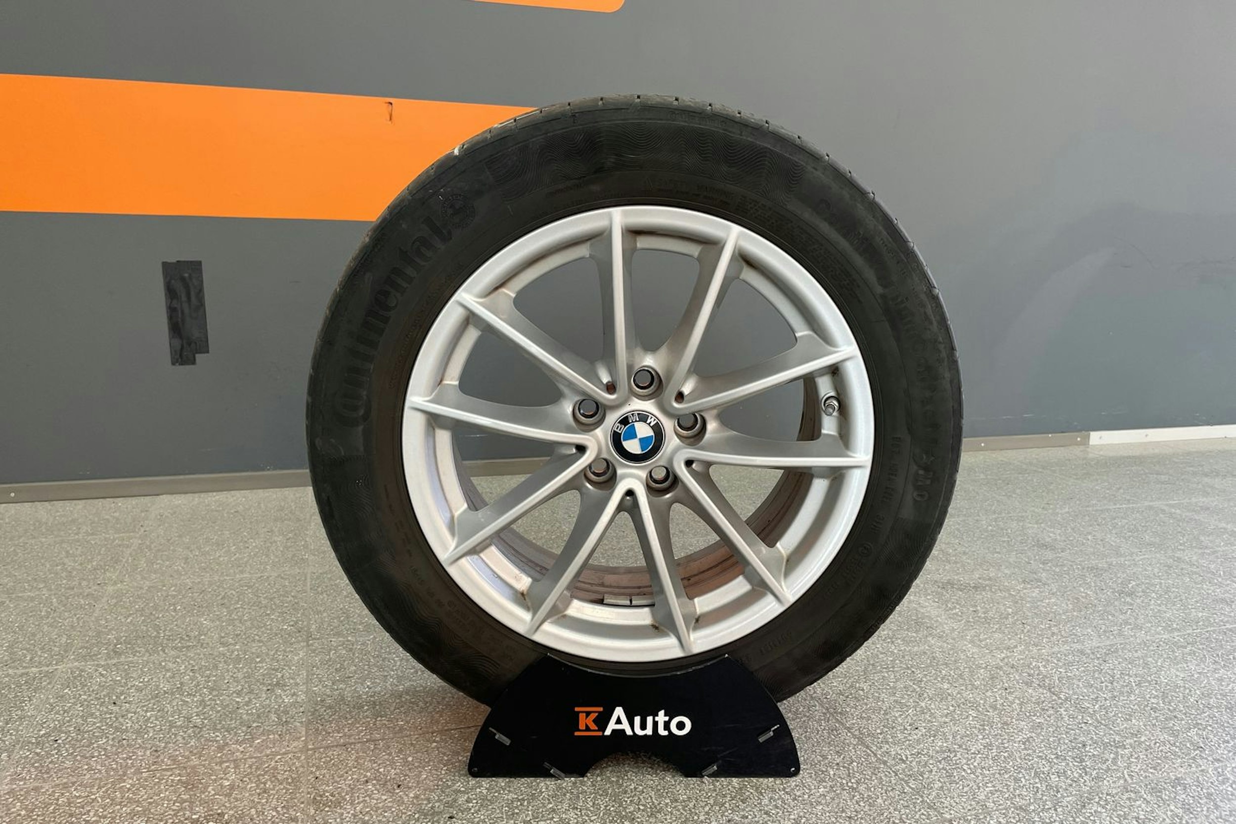 Musta BMW 530e iPerformance 2020 kuva 13.