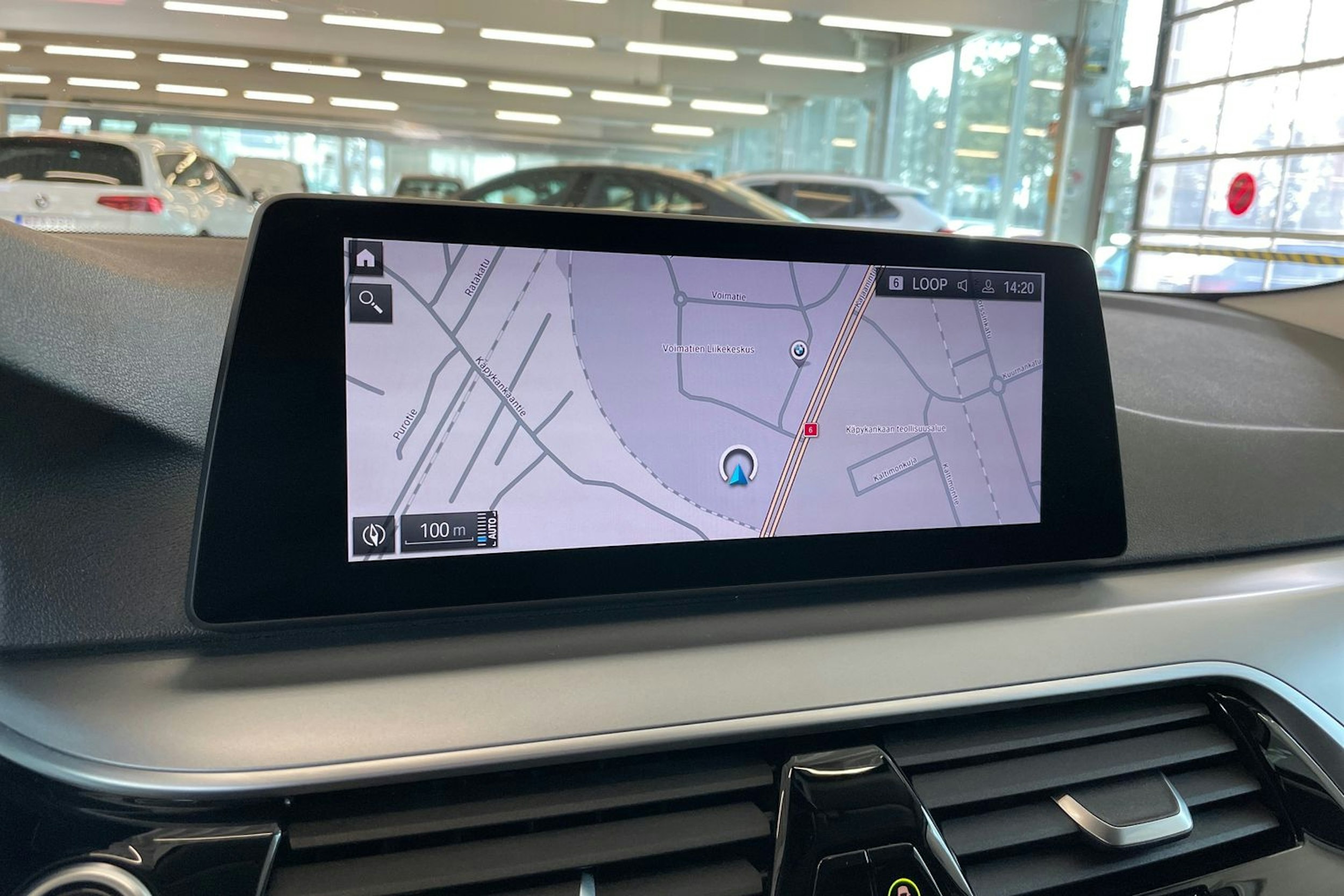 Musta BMW 530e iPerformance 2020 kuva 19.